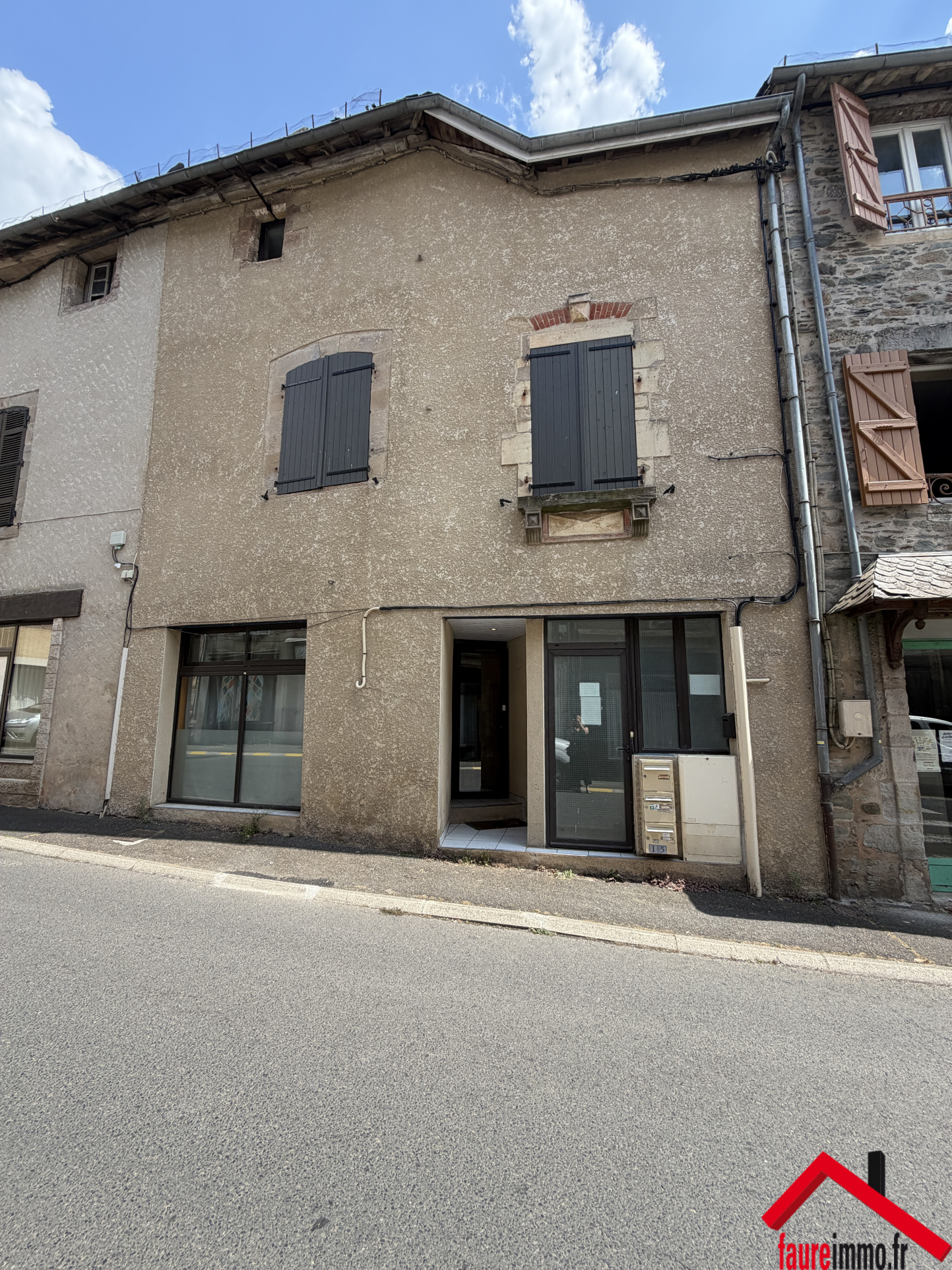 Immeuble 147 m² · à Juillac · 147 m² · 159 900 €
